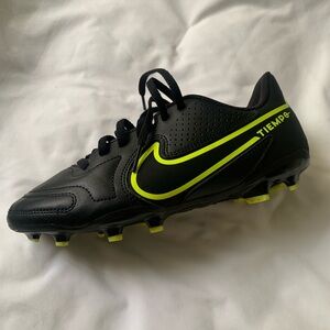 Nike Tiempo Youth Soccer Cleats Black Volt Size 5Y
